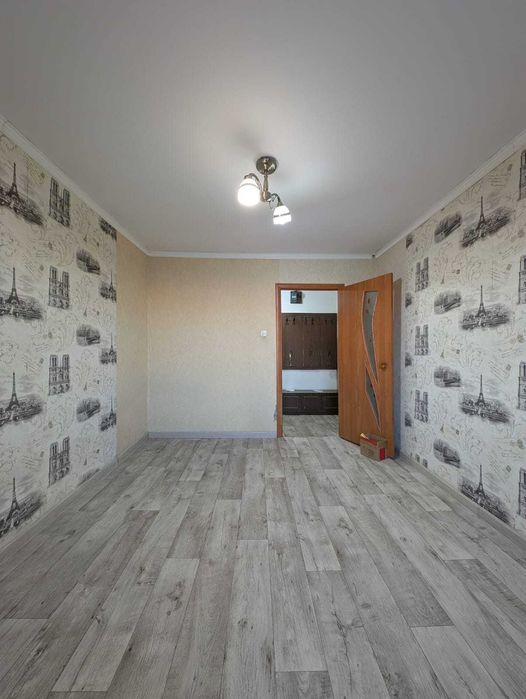 продается 2 комн кв р-н Строитель