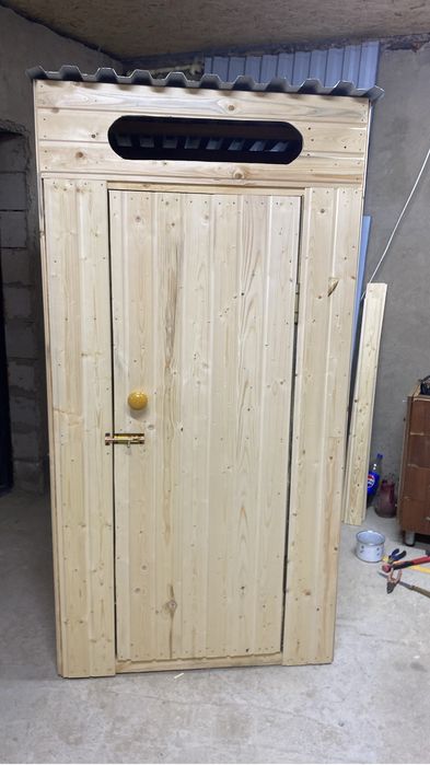 Туалет уличный из дерево