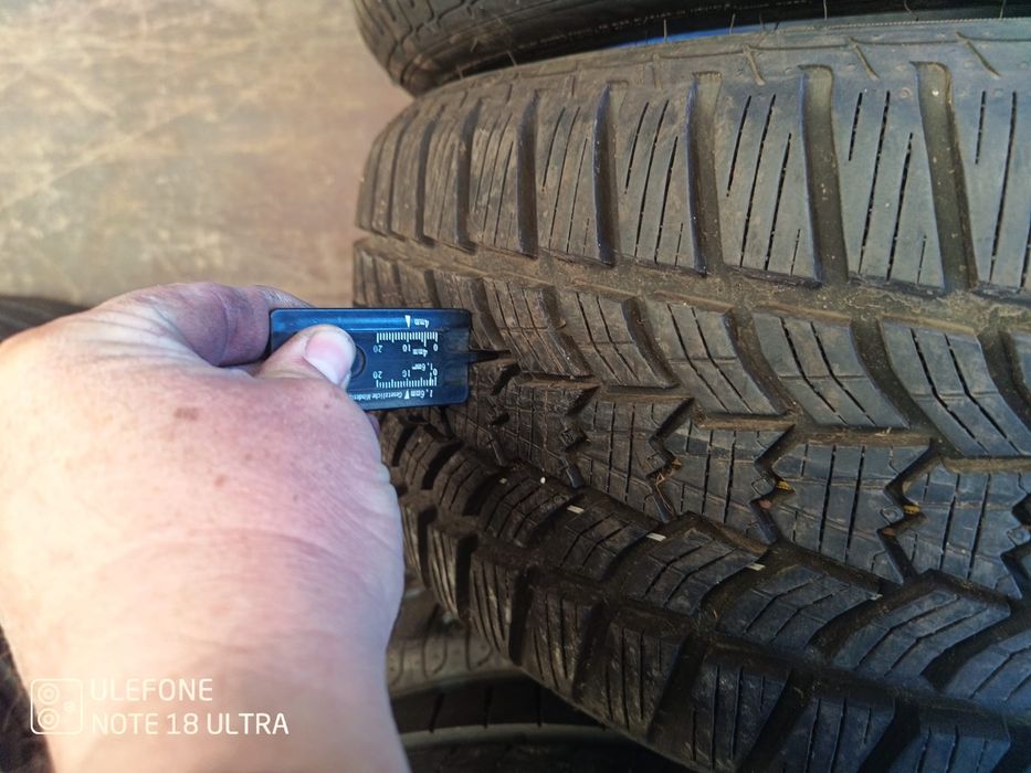 2 броя нови зимни гуми Sava 225/45/17