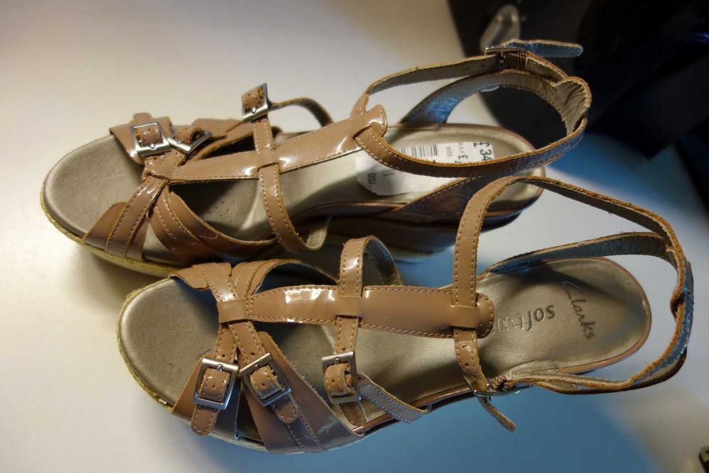 нови кожени сандали Clarks, 41ви номер