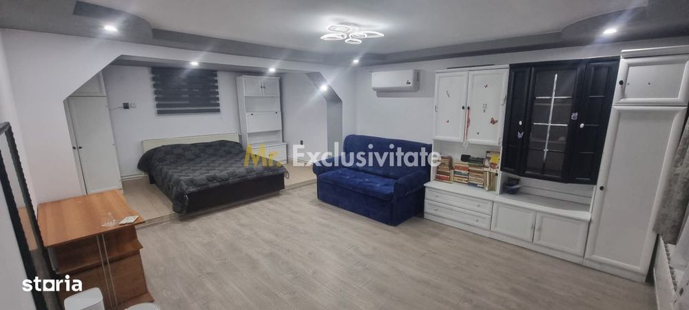 Casă P+M cu 1.558 mp teren, livadă și garaj