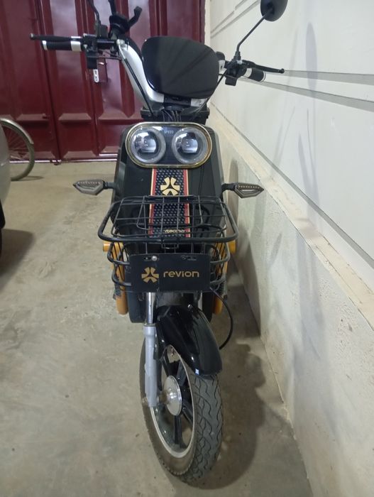 Skuter srochna sotiladi