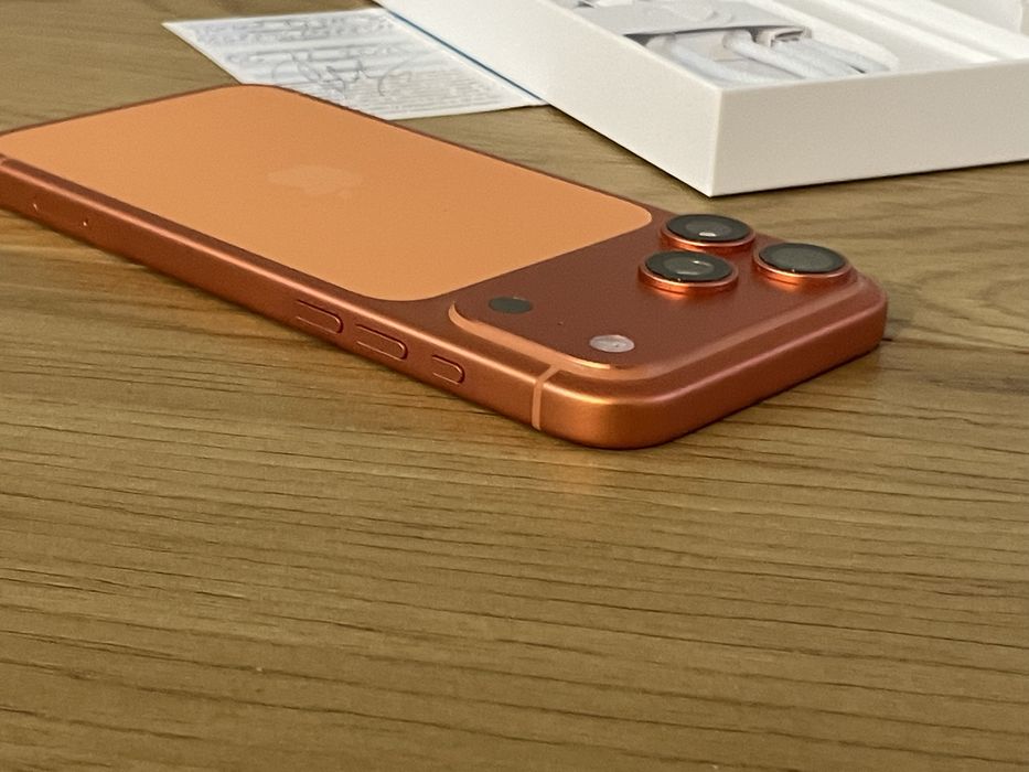 Бартер като нов iPhone 17 pro max 512gb 90 cycles 100%