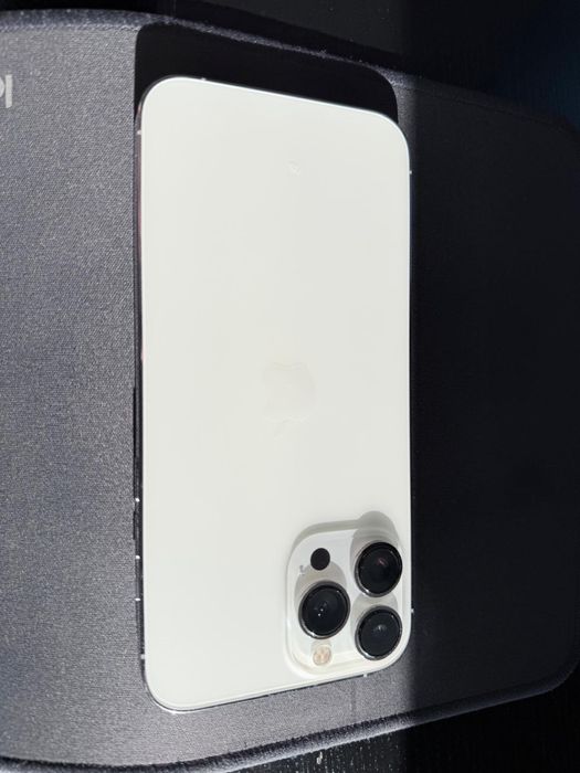 Vand Iphone 13 pro max impecabil