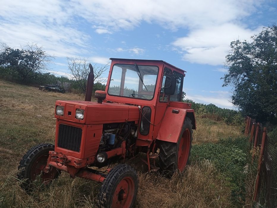 Vând tractor utb 650