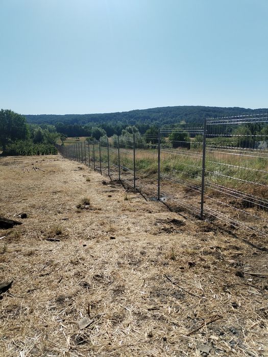 ** materiale pentru împrejmuiri teren, curte și grădină, disponibile