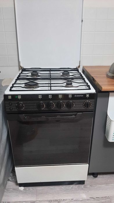 Газовая плита ARISTON
