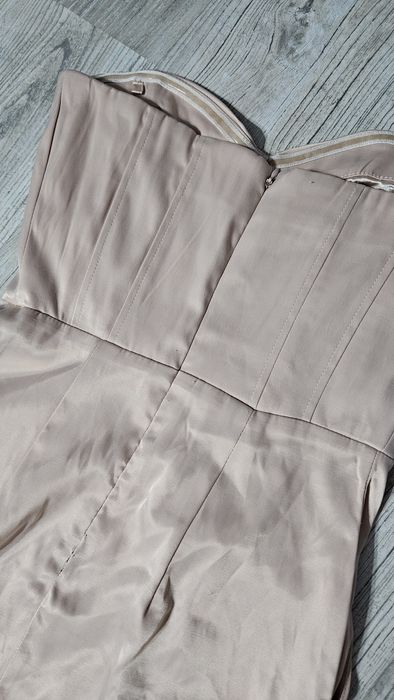 Сатенена рокля цвят пудра