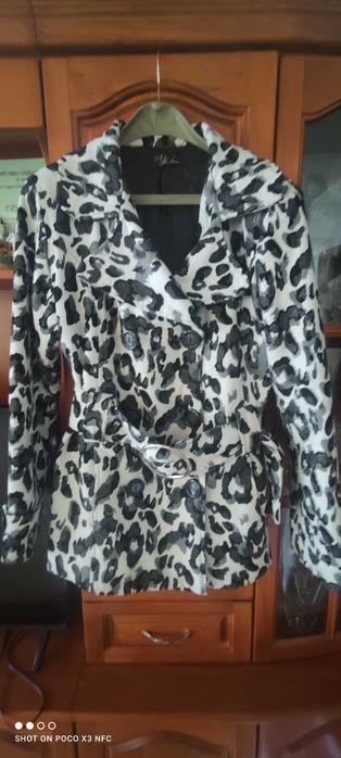 Дамско палто с тигров принт - 17.00 лв.