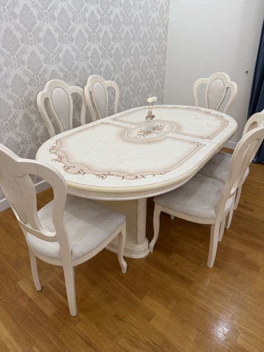 Стол и 6 стульев