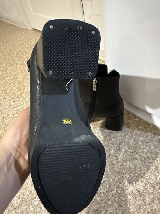 Продам кожаный сапоги