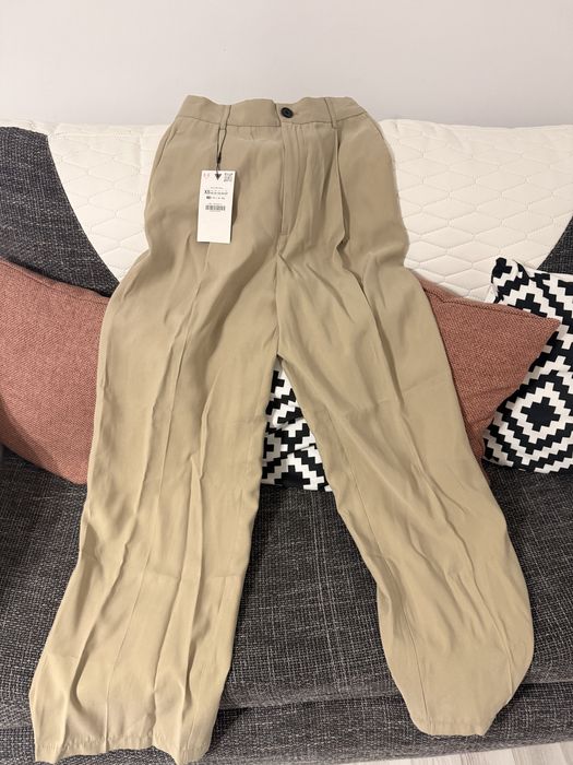 Pantaloni Zara, material lejer