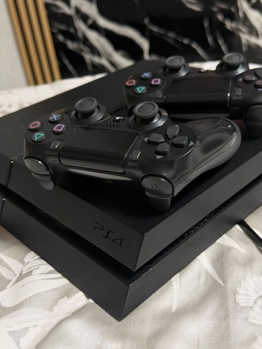 Playstation 4 в отличном состоянии