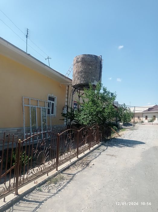 Suv bashni 10 toʻnali ichida suvi bilan turipti ichimlik suvi