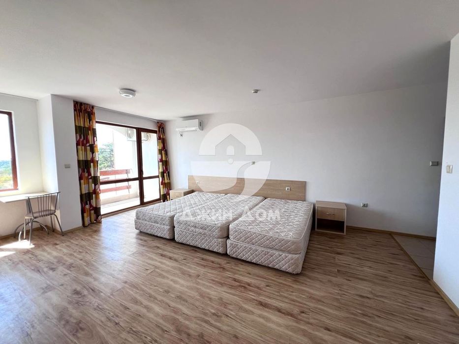 Продава се Едностаен апартамент в с. Кошарица, Област Бургас - 60 кв.м за 892 €/кв.м - Снимка #1