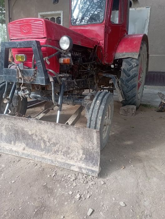 T28 traktori sotiladi