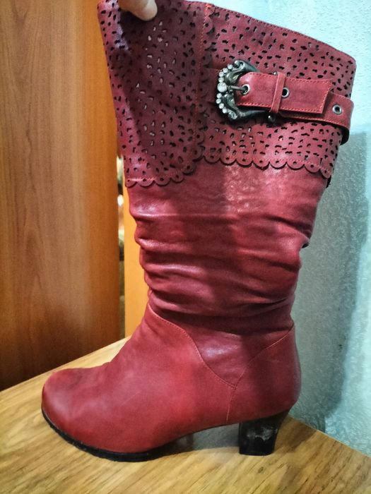 женские бордовые сапоги
