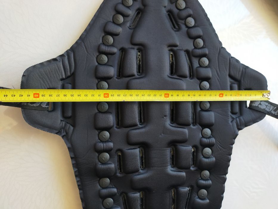 Vând protecție DAINESE pentru spate