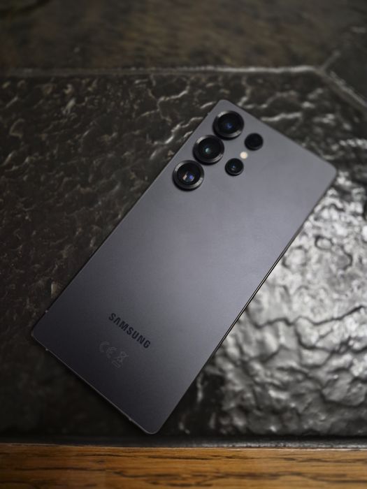 Samsung S25 ULTRA с гаранция и кутия
