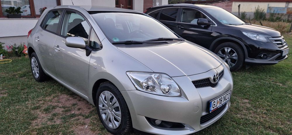 TOYOTA Auris