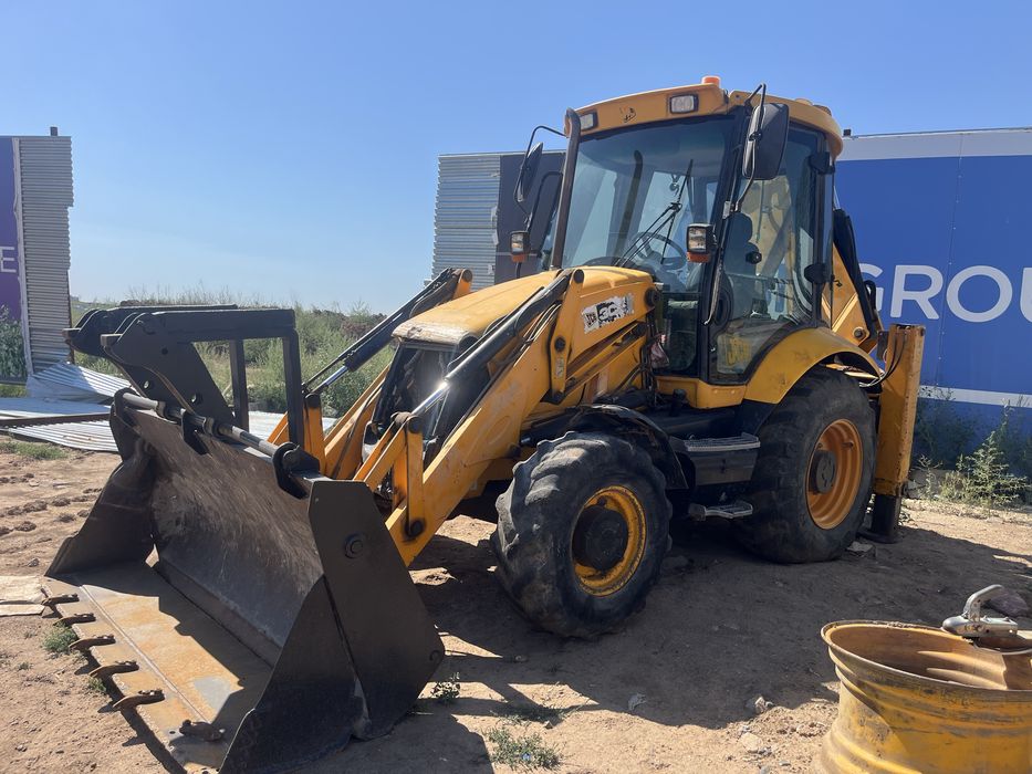 Эксковатор погрузчик Jcb 3x продам трактор