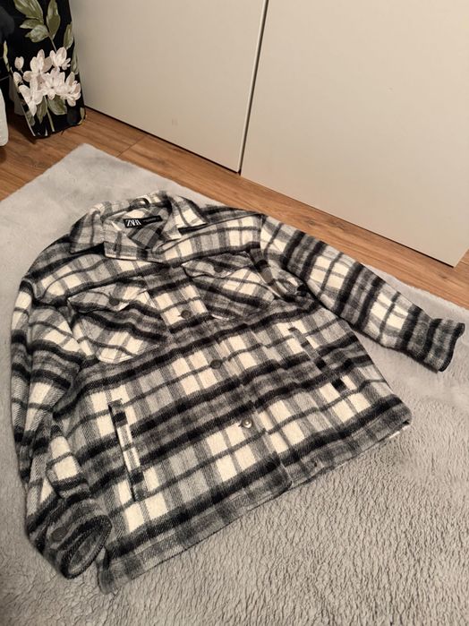 Cămașă Zara, amestec de lână, carouri alb-negru,mărimea XS, oversized,