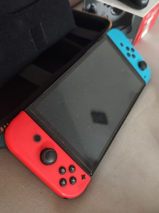 Nintendo Switch OLED + Dock + Pro Controller + 8 игри + куфарче