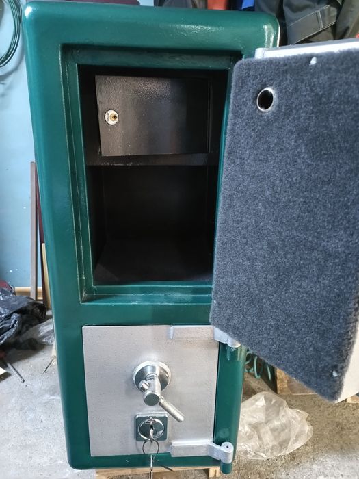 Сейф кодовый взломозащенный
