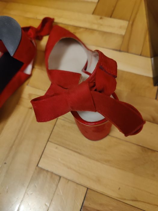 Празнични червени обувки, 36