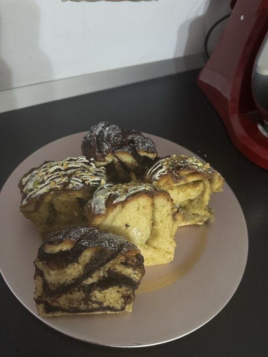 Comezi de cozonac si prajitiri asortate pentru paste