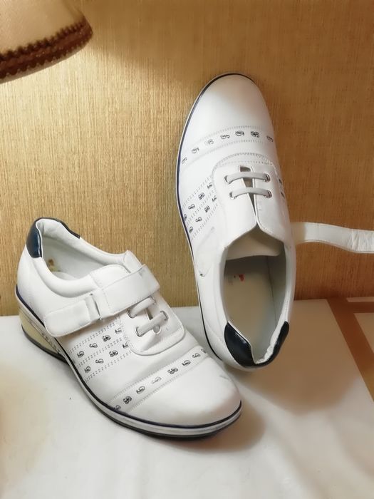 Школьные кроссовки, кеды.