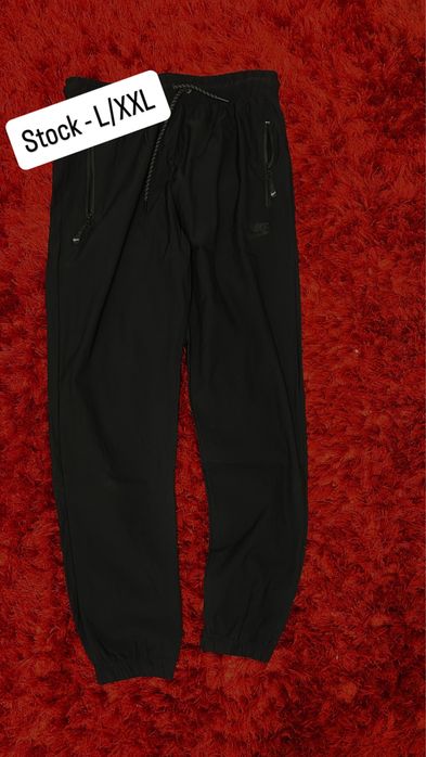 Vand Pantaloni Nike