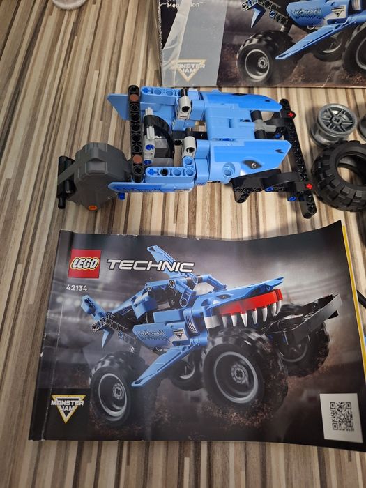 Lot Lego Technic Monster Jam Megalodon  si Grave Digger.