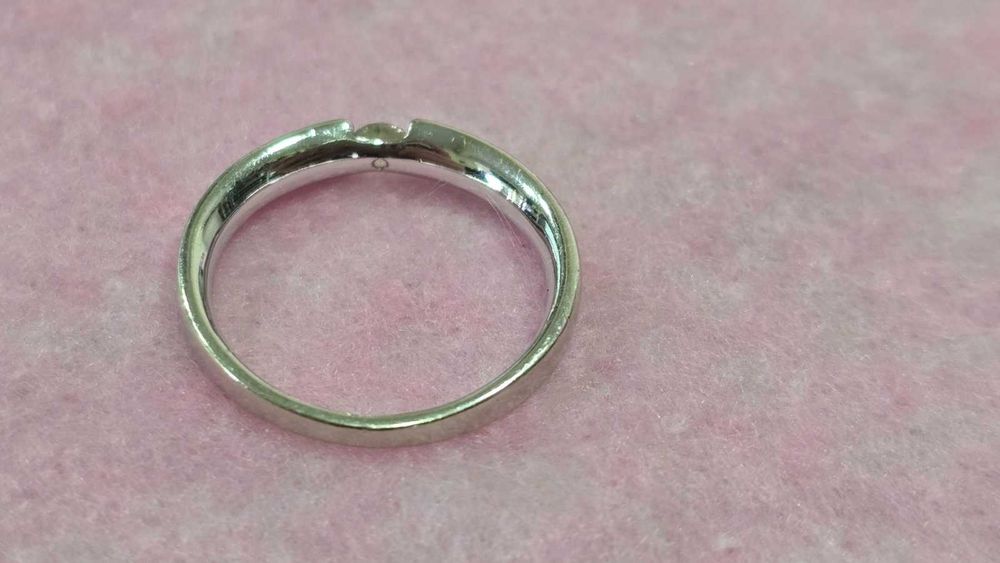 Пръстен от бяло злато проба 585 / с диамант