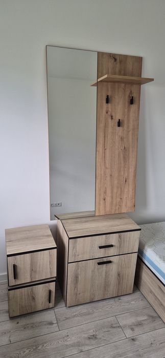 Vând mobila dormitor Set Mobila Dormitor Irim Treff II , Pat 160x200 cm, Dulap 3usi, 2 Noptiere, Comoda,