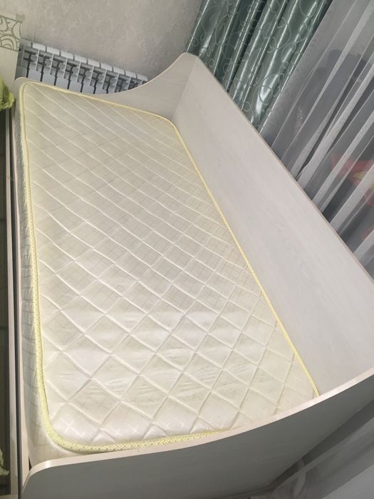 Кровать подростковоя!