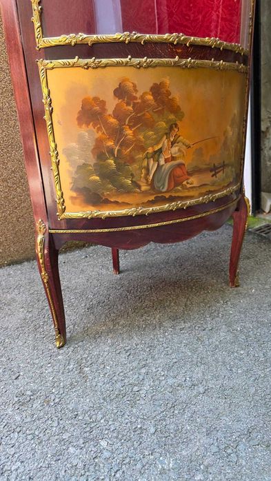 Италианска витрина за ъгъл