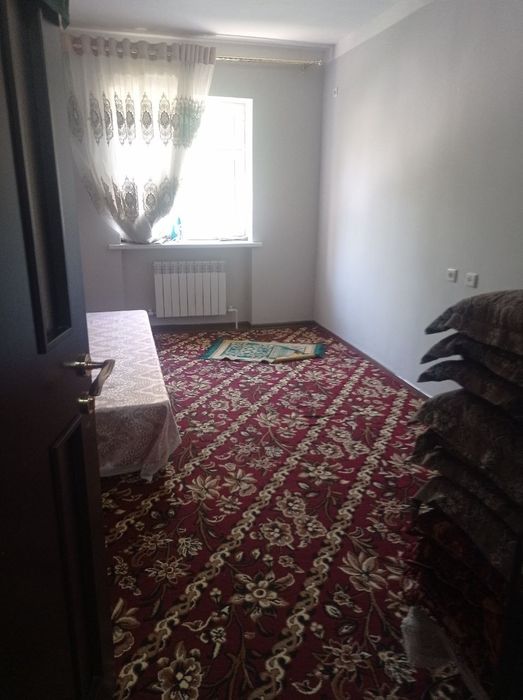 Uy sotiladi Yangi hayot tumani 1-qavvatda 3 xonali uy sotiladi