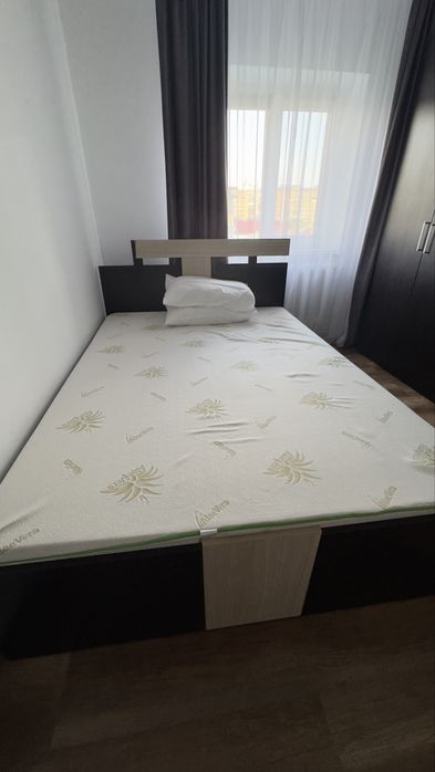 Vând saltea de pat din burete nouă+cadru pat+2 perne