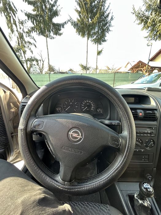 se vinde opel astra
