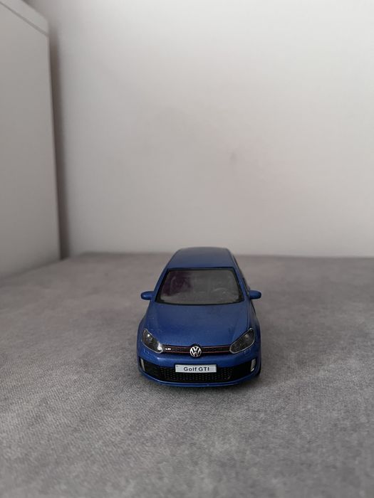 Метални колички за игра