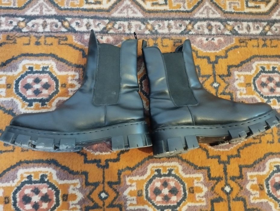 Продам женские сапоги