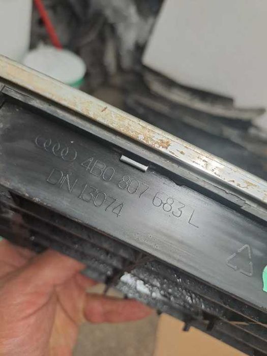 Grila centrala Audi A6 C5 an 2001-2005 cod 4B0807683L