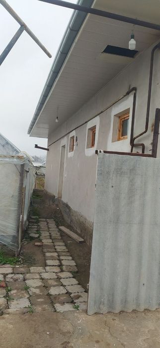 Срочни уй сотилади