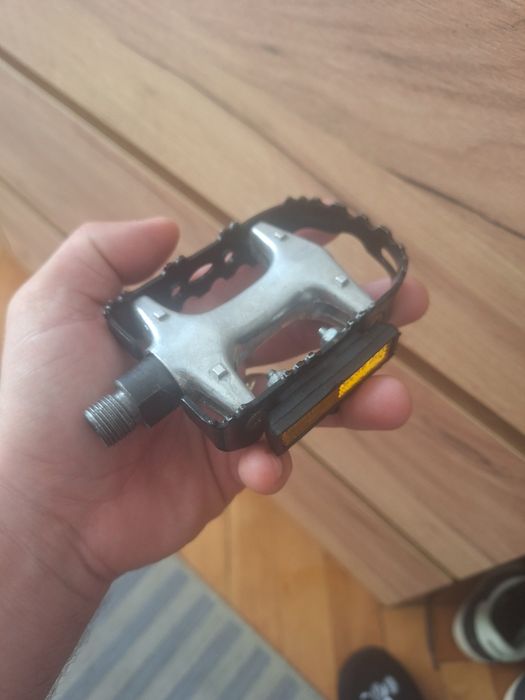 Angrenaj bicicletă Shimano cu filet defect