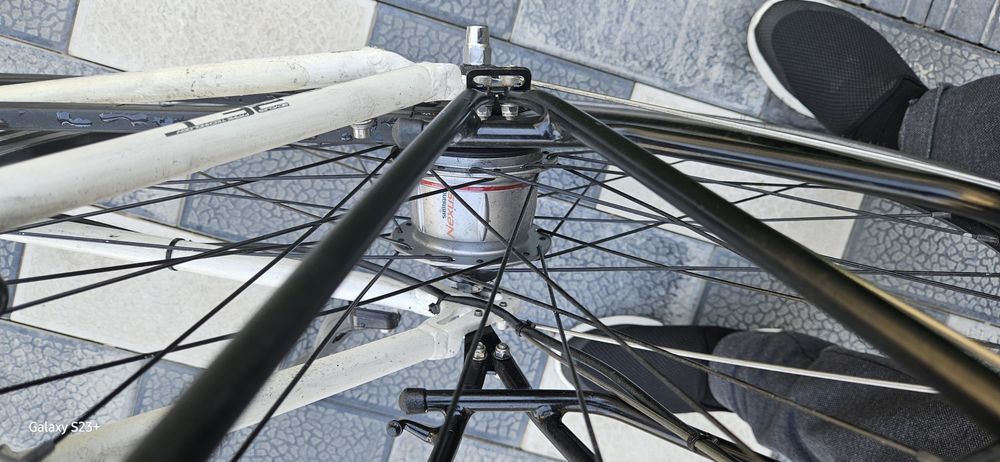 Велосипед  немецкой  BICYCLES  Размер 28  с  Ригидное вилкой