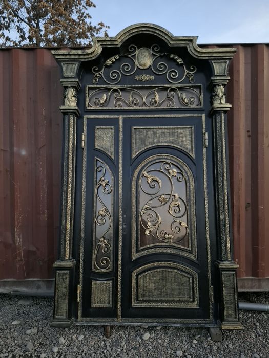 Uydan holga kiradigan eshik