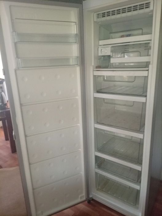 Продается холодильная камера Midea