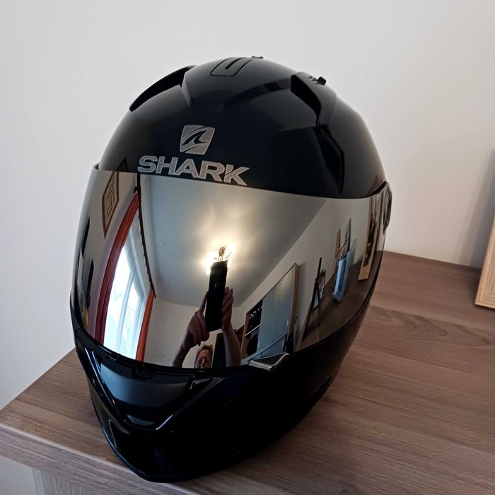 Vând cască moto SHARK