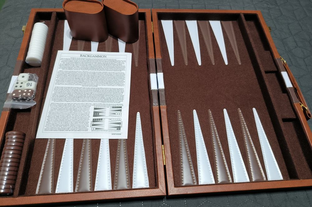 Кожена табла за игра, тип куфар